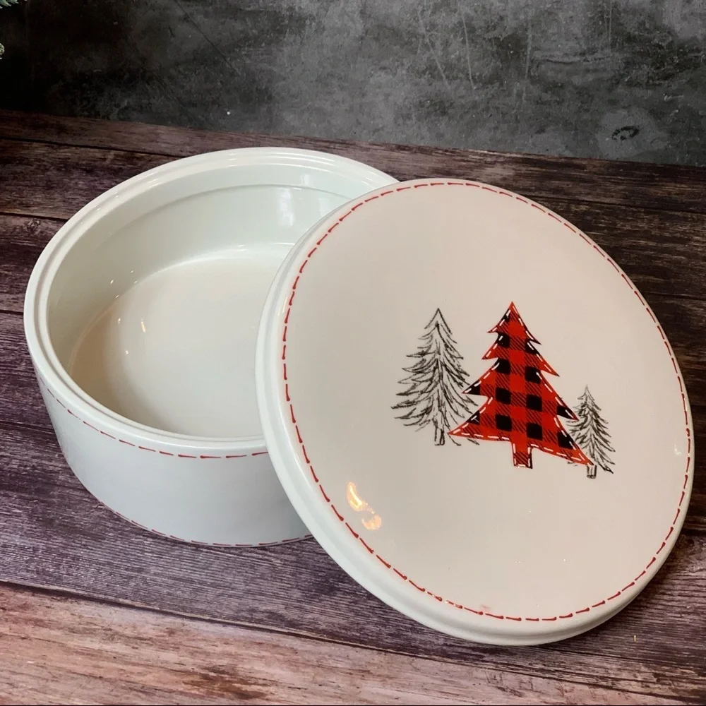 10 Strawberry Street ~ North Pole Bed & Breakfast Ceramic Cookie Tin - Picture 10 of 13